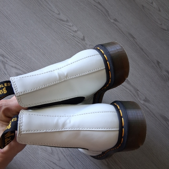 Dr. Martens 2976 Yellow Stitch Smooth Leather Chelsea Boots In White - Picture 7 of 13